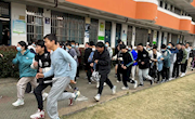 预防为主 防消结合——碧波中学开展消防疏散演练活动
